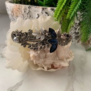 Gorgeous Peacock embellished hair clip.